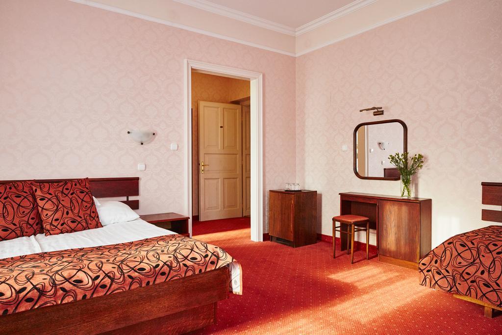 Astoria Hotel 3*